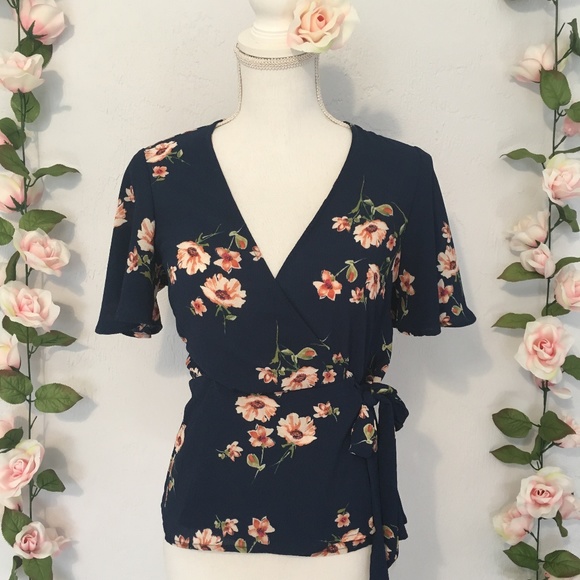 Flutter Sleeve Floral Wrap Top EUC - Picture 1 of 8